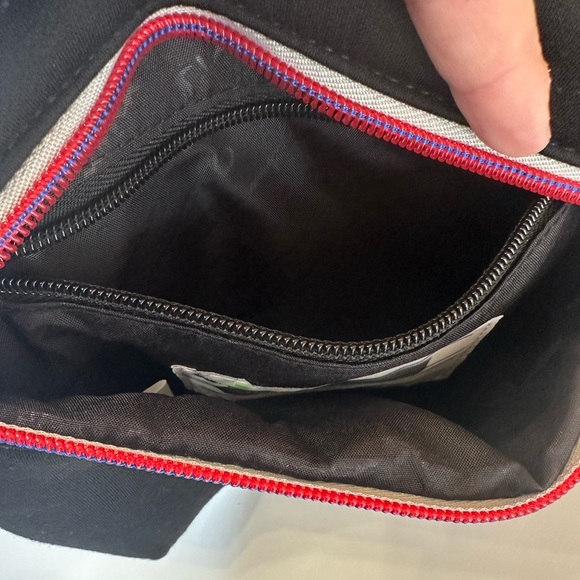 Champion fannypack. - Picture 9 of 11